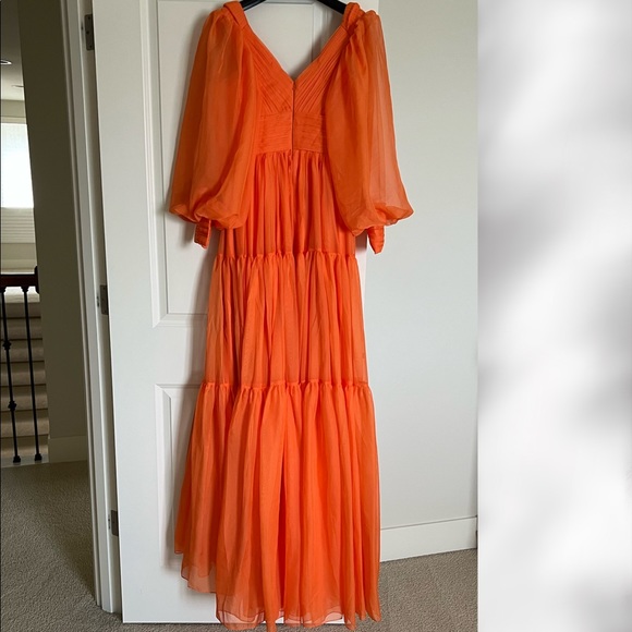Gown dress Perfect for photo shoot 🧡 - Picture 7 of 16